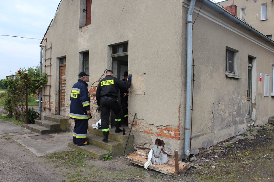 Niecodzienna akcja. Strażacy uratowali kota