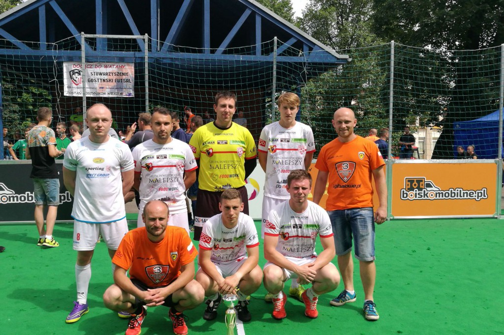 Dynamiczne widowisko w miejskim parku