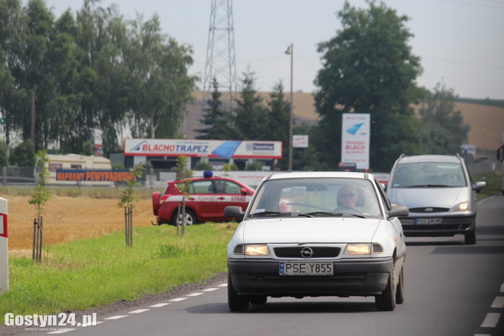 Z auta zaczął wydobywać się dym