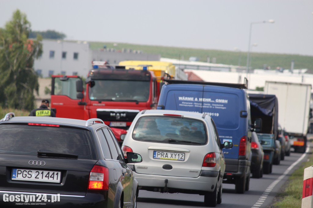 Z auta zaczął wydobywać się dym