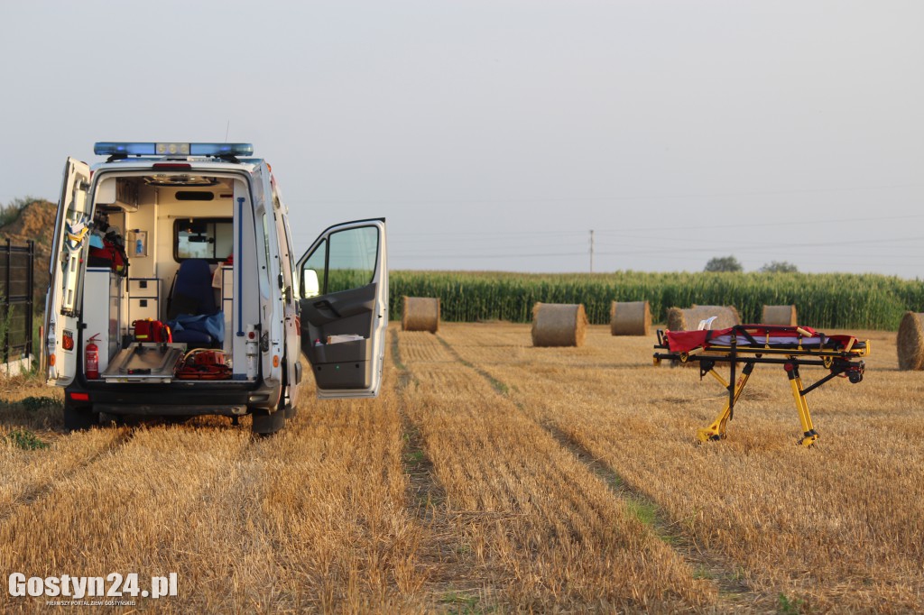 Spadł z dachu, wezwano helikopter LPR