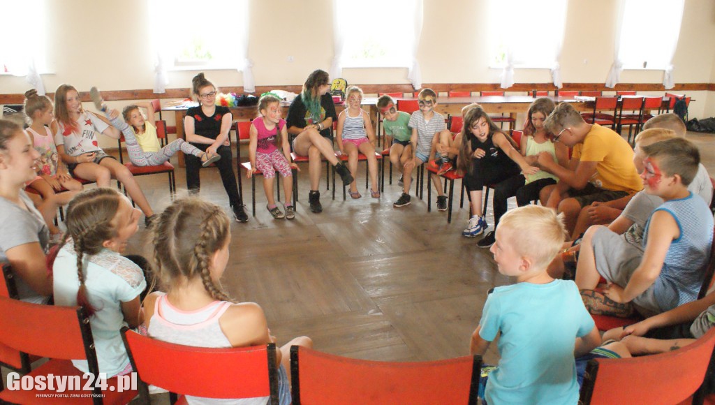 Dwutygodniowe wakacje dla ponad 300 dzieci