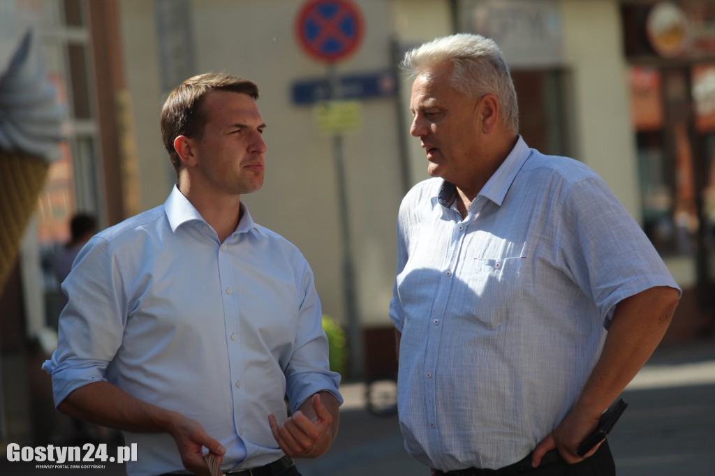 Poseł Adam Szłapka dyżurował w Gostyniu