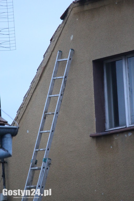 Mężczyzna spadł z drabiny i zginął
