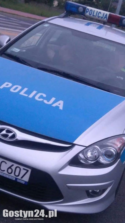 Policjanci spali na służbie w radiowozie