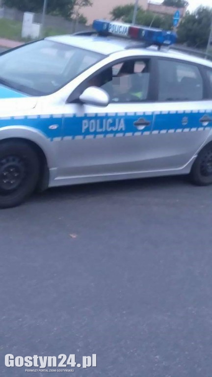 Policjanci spali na służbie w radiowozie