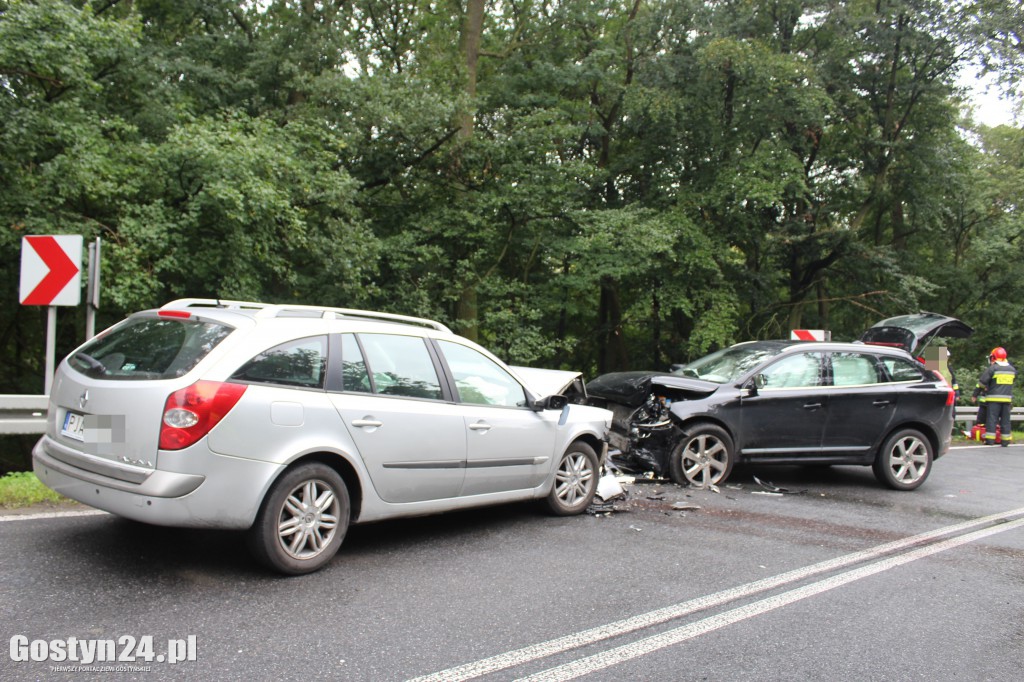 Zderzenie dwóch samochodów w Godurowie