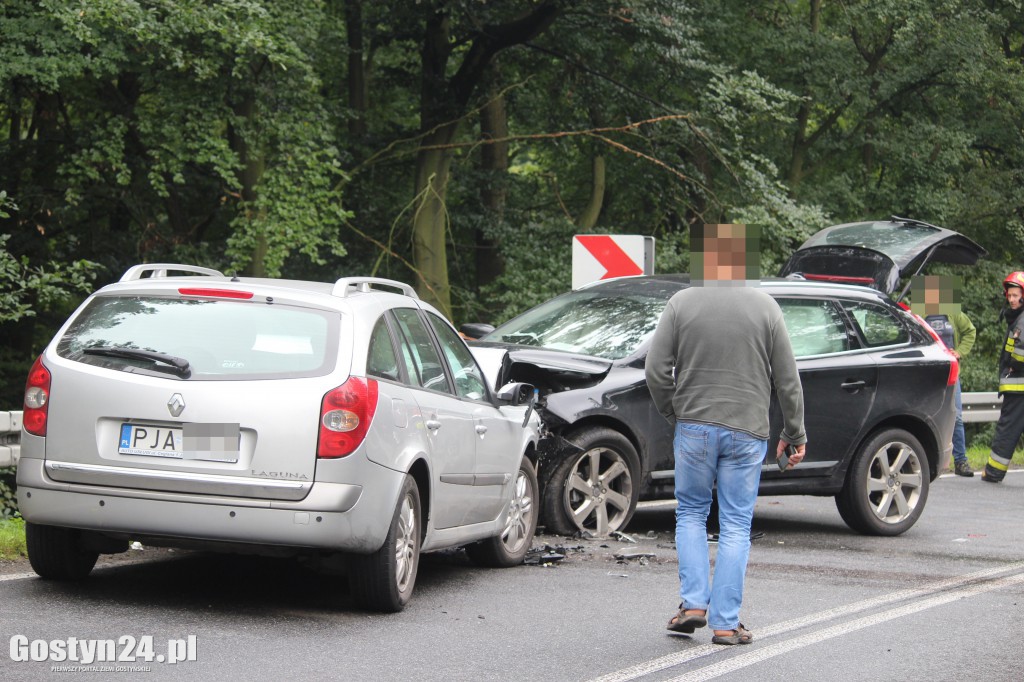 Zderzenie dwóch samochodów w Godurowie