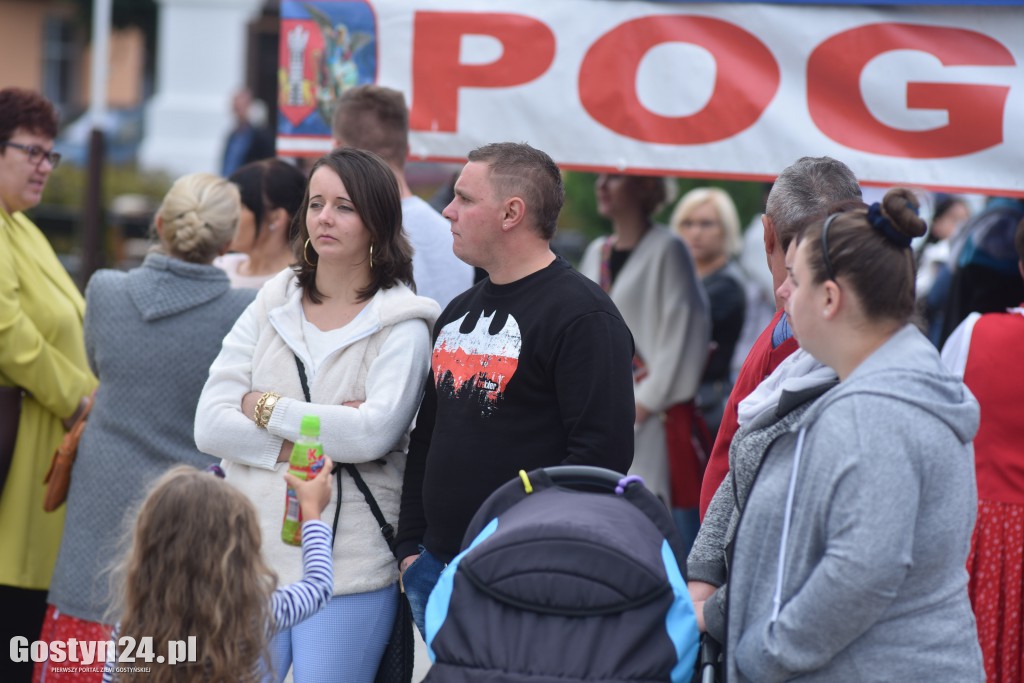 Na stołach królował ser i biała kiełbasa