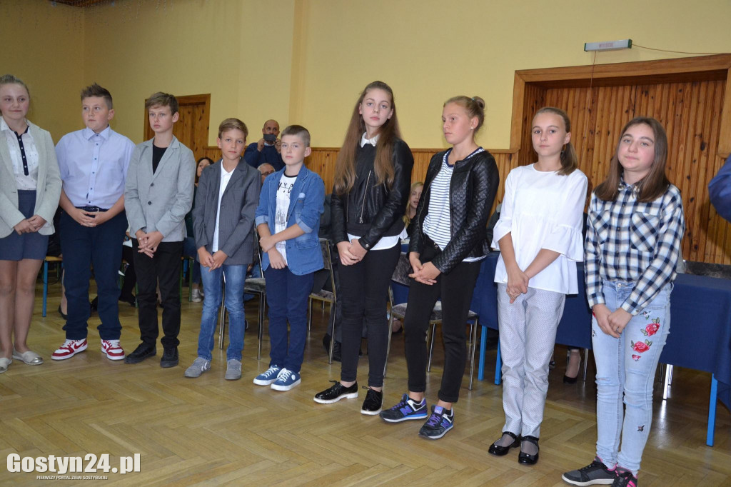 Setka uczniów ze stypendiami od gminy