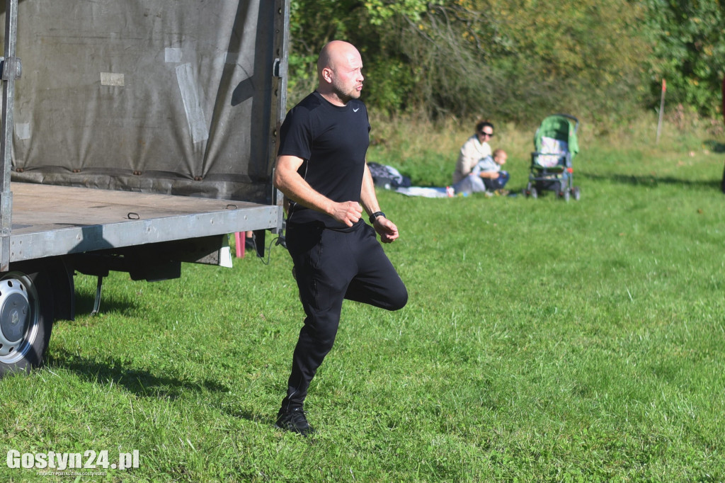 Jesienny bieg w Karcu przy pięknej pogodzie
