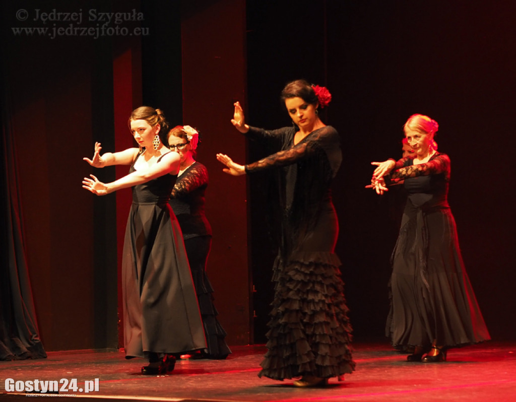 Kobieta uwiedziona przez flamenco