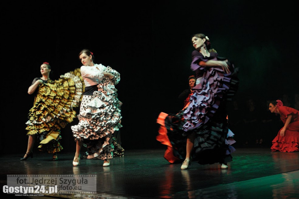 Kobieta uwiedziona przez flamenco