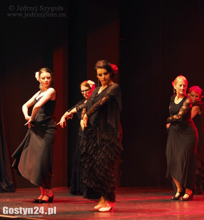 Kobieta uwiedziona przez flamenco