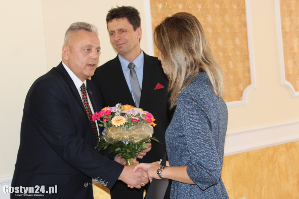 Nagrody z okazji Dnia Edukacji Narodowej w Gostyniu