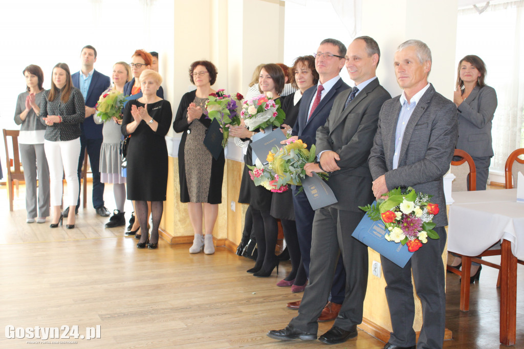 Nagrody z okazji Dnia Edukacji Narodowej w Gostyniu