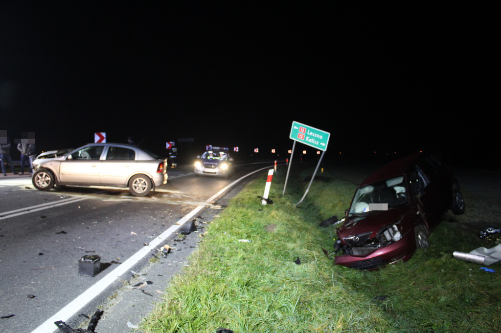 Wypadek na krajowej 12. Zderzyły się dwie osobówki