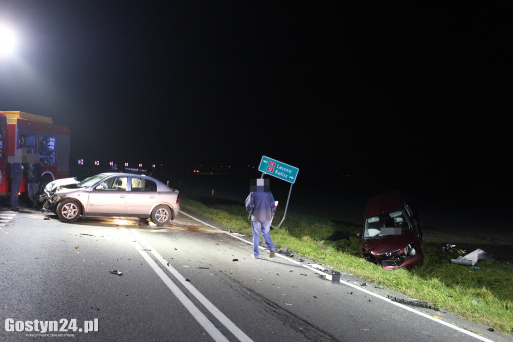 Wypadek na krajowej 12. Zderzyły się dwie osobówki