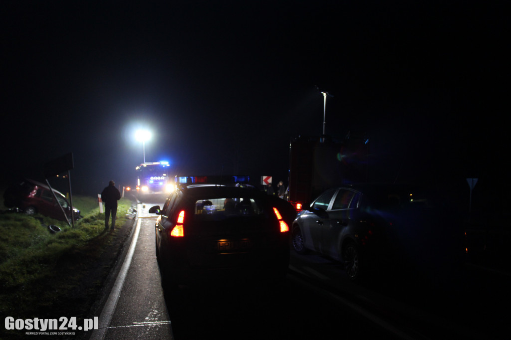 Wypadek na krajowej 12. Zderzyły się dwie osobówki