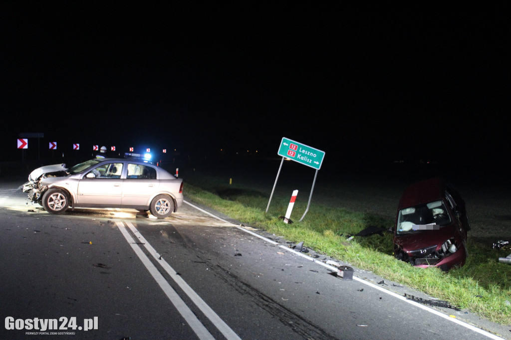 Wypadek na krajowej 12. Zderzyły się dwie osobówki