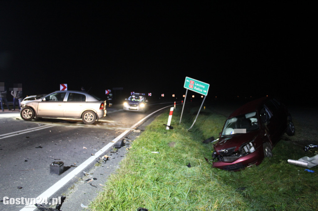 Wypadek na krajowej 12. Zderzyły się dwie osobówki