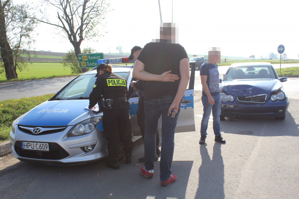 Zderzenie osobówek na drodze wojewódzkiej 434