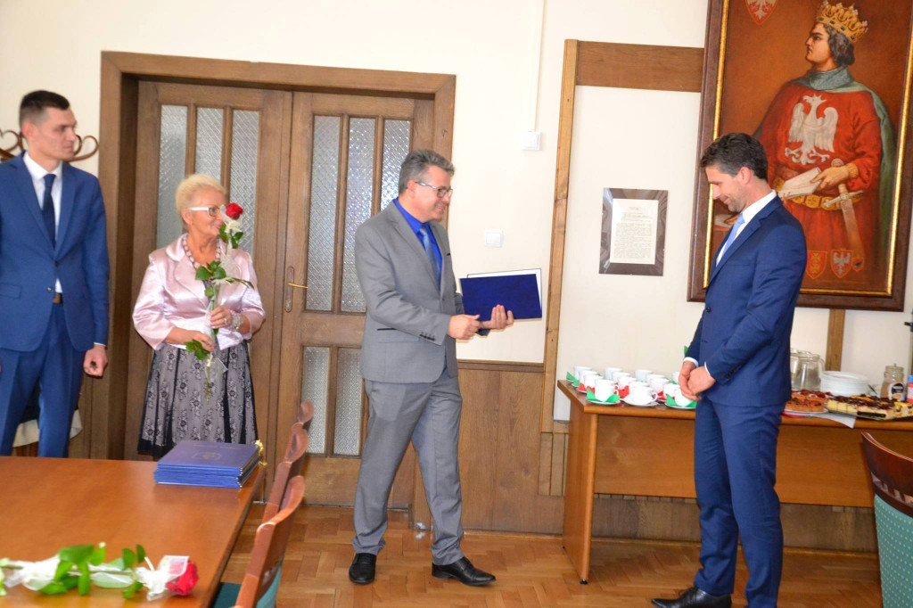Nagrody dla dyrektorów i nauczycieli
