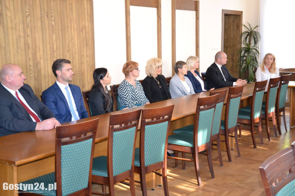 Nagrody dla dyrektorów i nauczycieli
