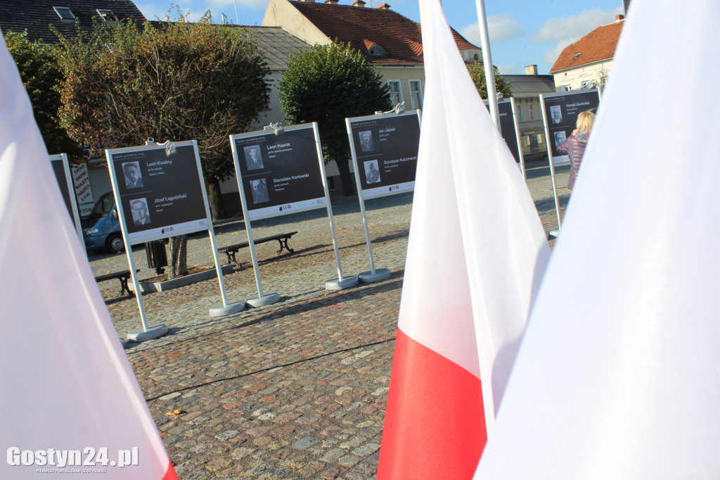 Manifestacja ku czci pomordowanych na gostyńskim rynku