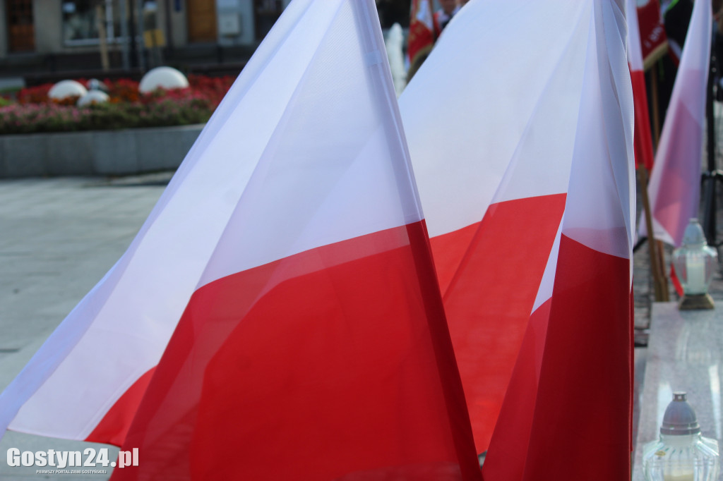 Manifestacja ku czci pomordowanych na gostyńskim rynku