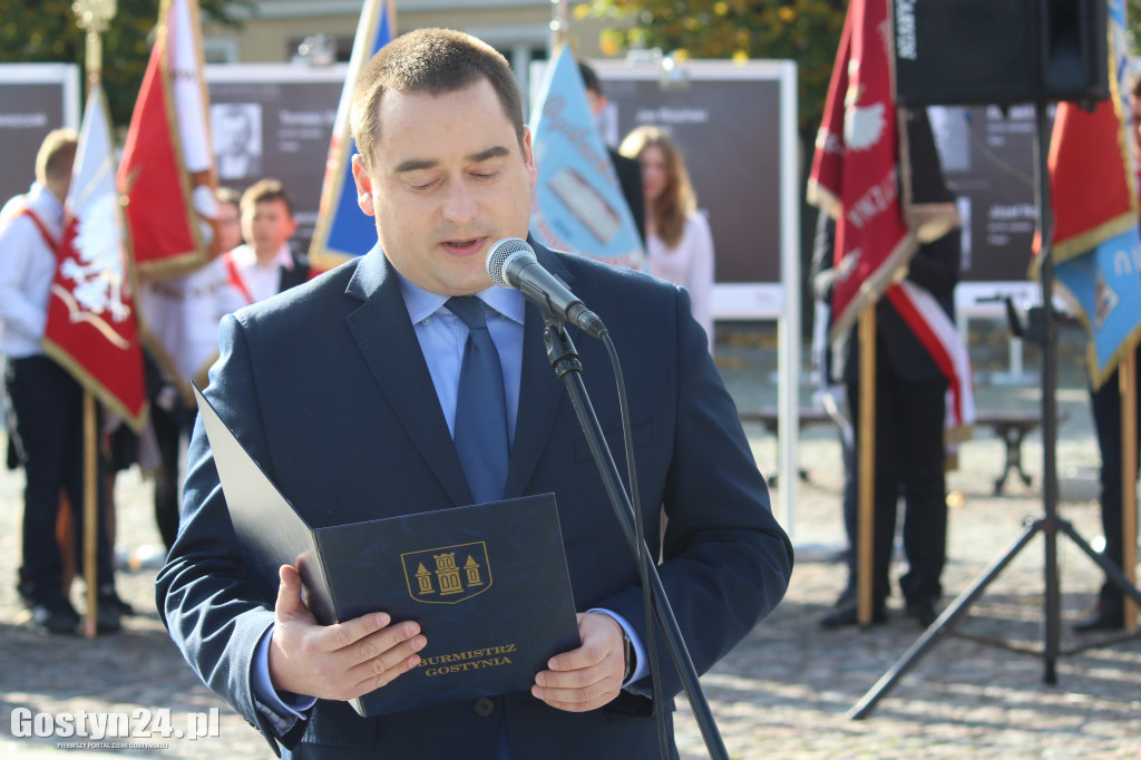 Manifestacja ku czci pomordowanych na gostyńskim rynku
