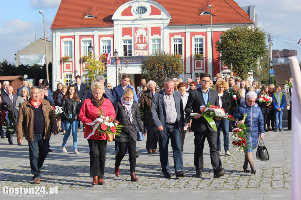 Manifestacja ku czci pomordowanych na gostyńskim rynku