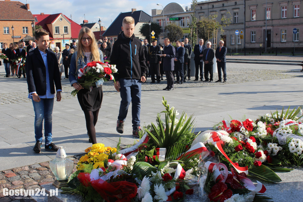 Manifestacja ku czci pomordowanych na gostyńskim rynku