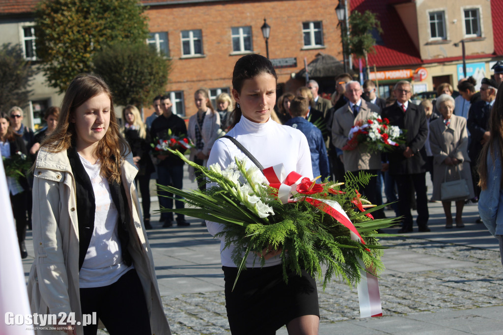 Manifestacja ku czci pomordowanych na gostyńskim rynku