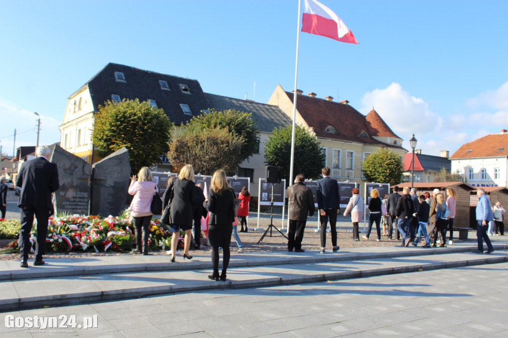 Manifestacja ku czci pomordowanych na gostyńskim rynku