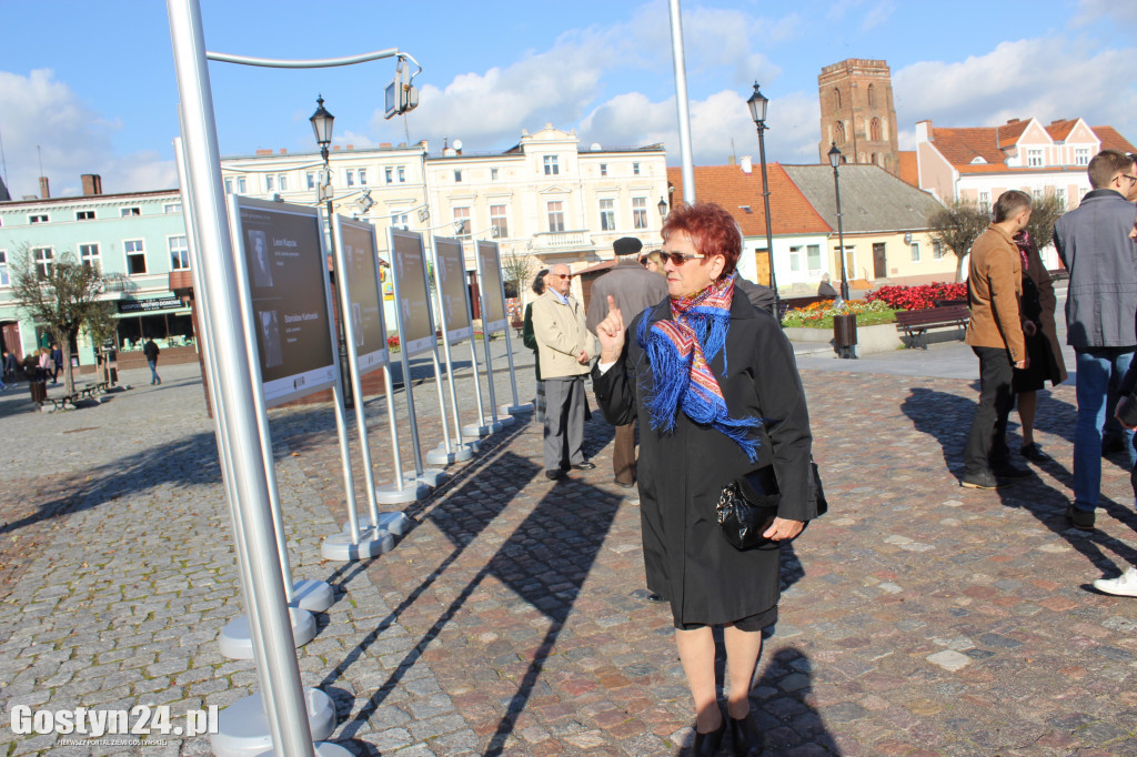 Manifestacja ku czci pomordowanych na gostyńskim rynku