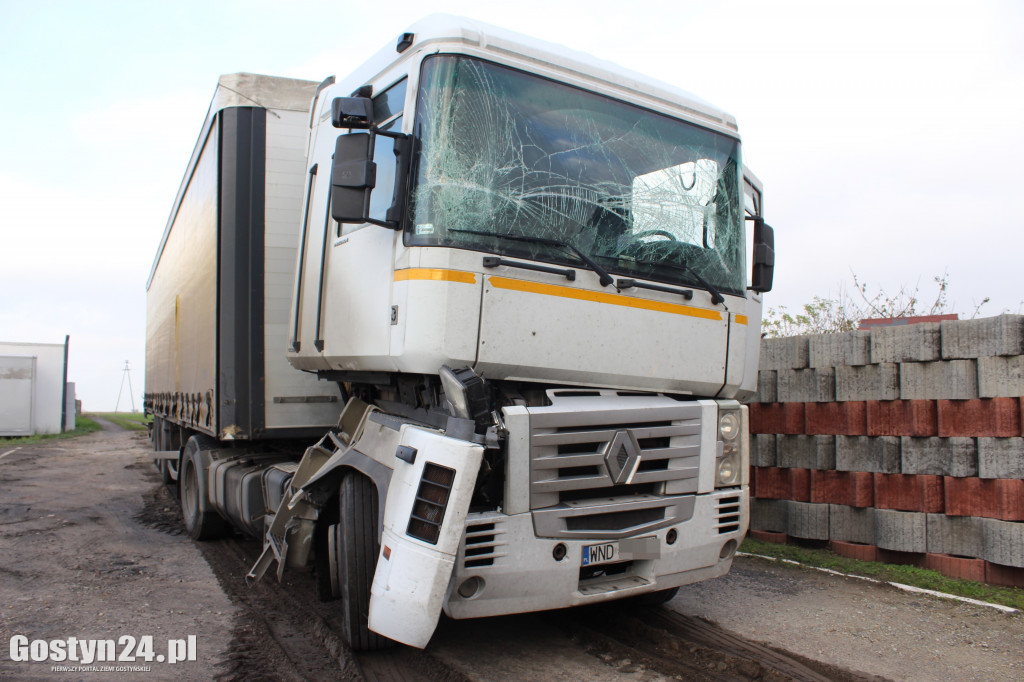 Kolizja tira na krajowej 12 w Piaskach