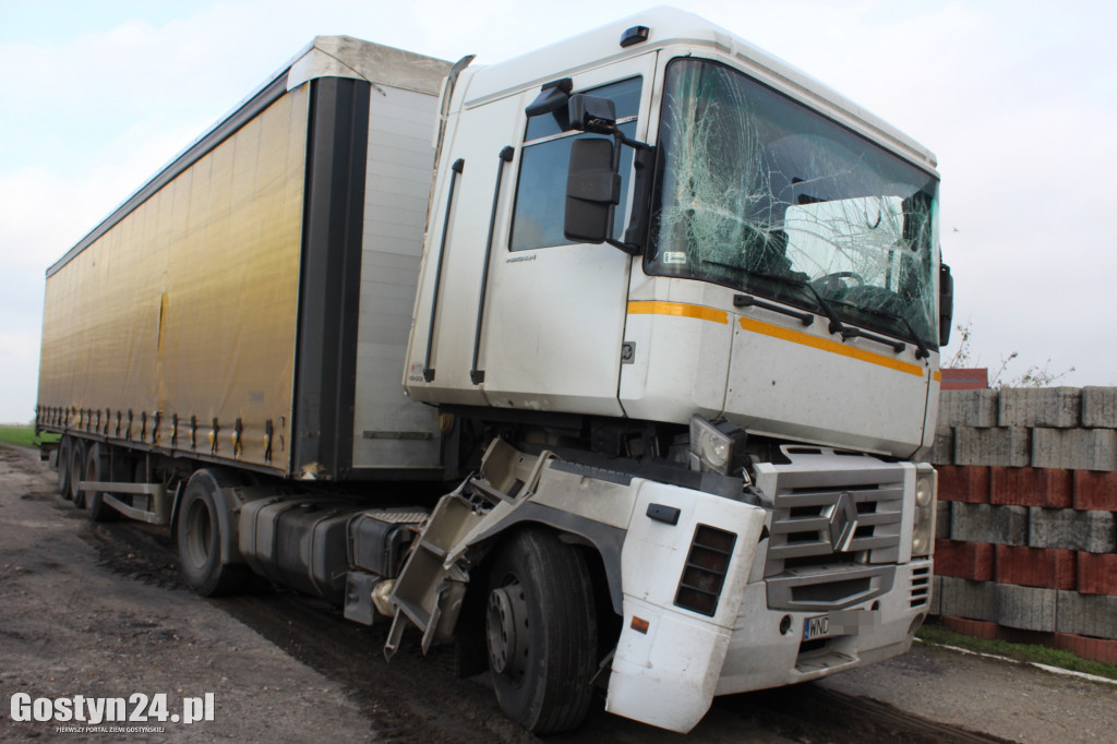 Kolizja tira na krajowej 12 w Piaskach