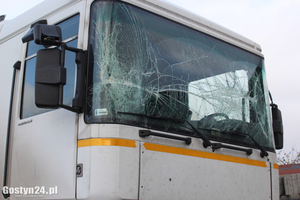 Kolizja tira na krajowej 12 w Piaskach