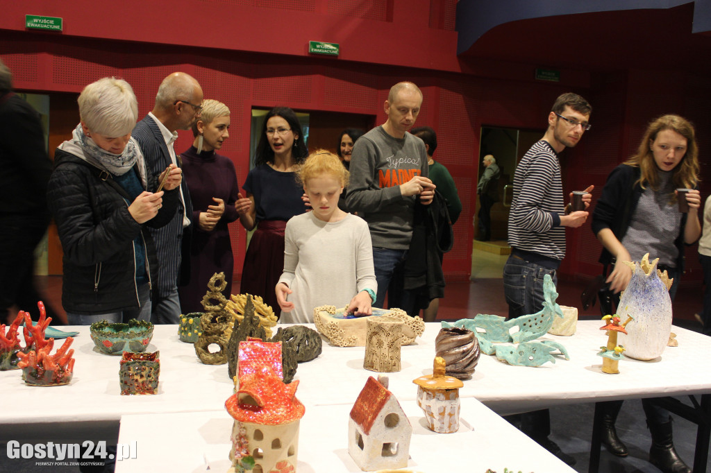 Wernisaż prac ceramicznych w gostyńskim Hutniku