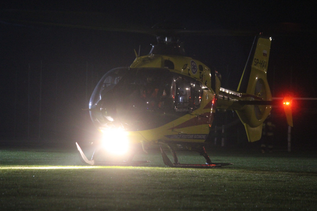 Helikopter LPR lądował na stadionie w Pępowie
