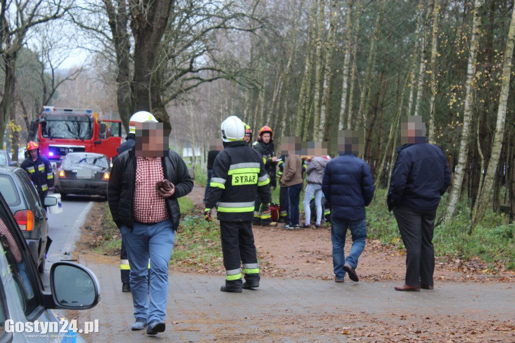 Zderzenie osobówek na osiedlu Marysin