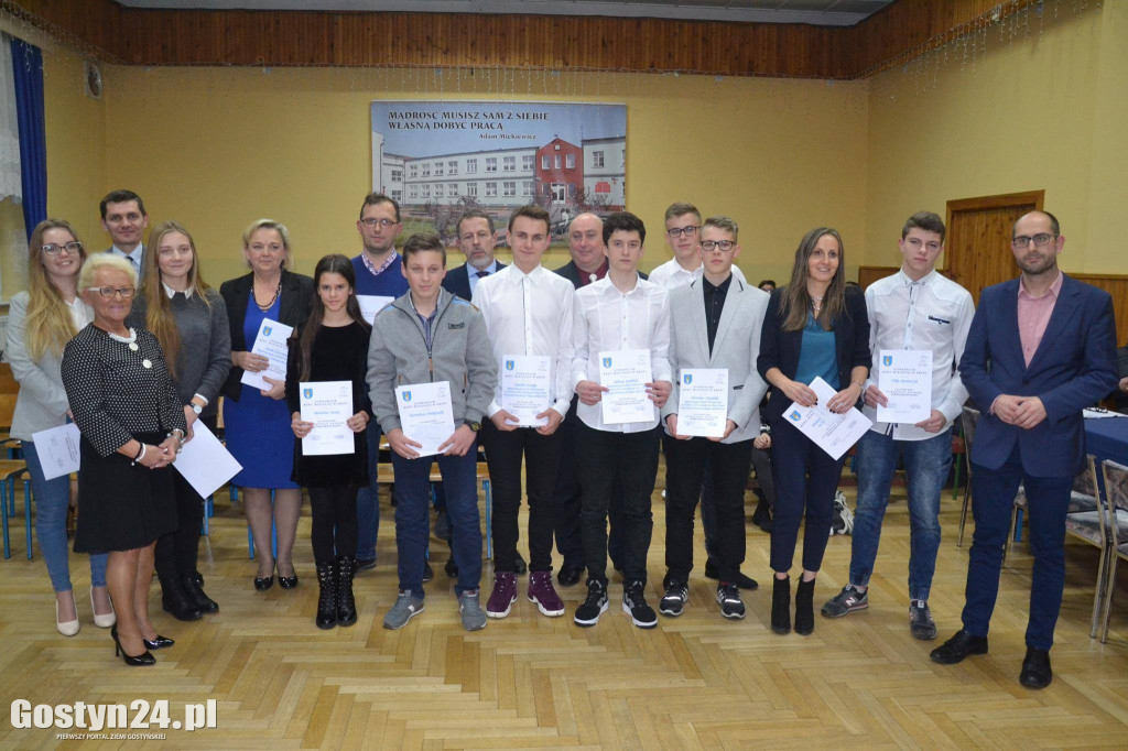Stypendia dla zdolnych uczniów wręczone
