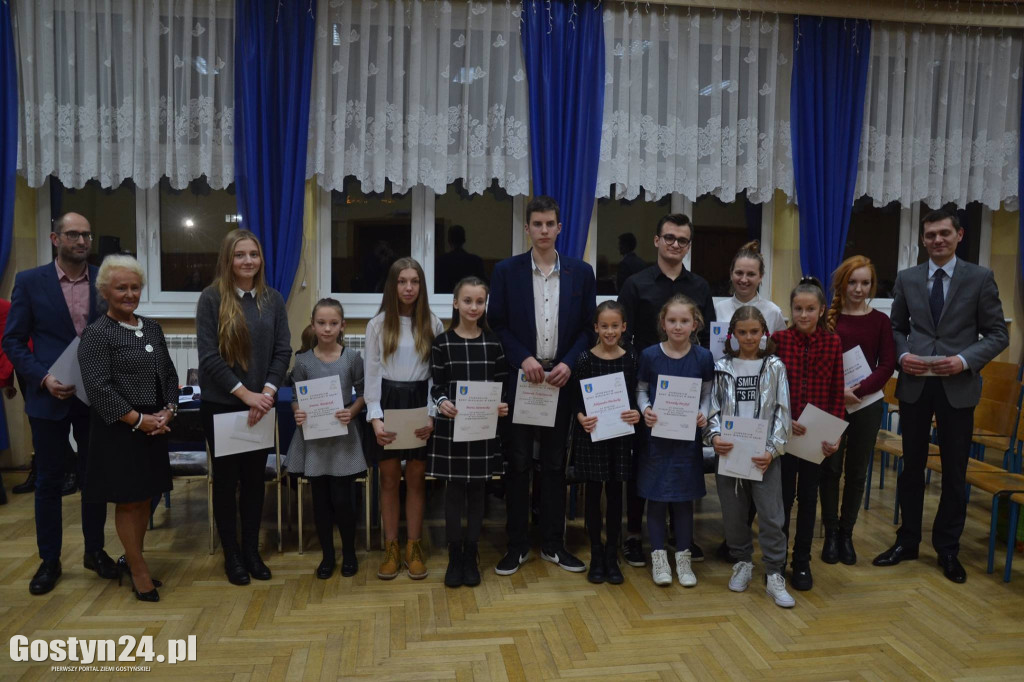 Stypendia dla zdolnych uczniów wręczone