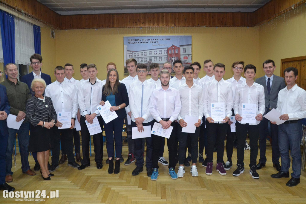 Stypendia dla zdolnych uczniów wręczone