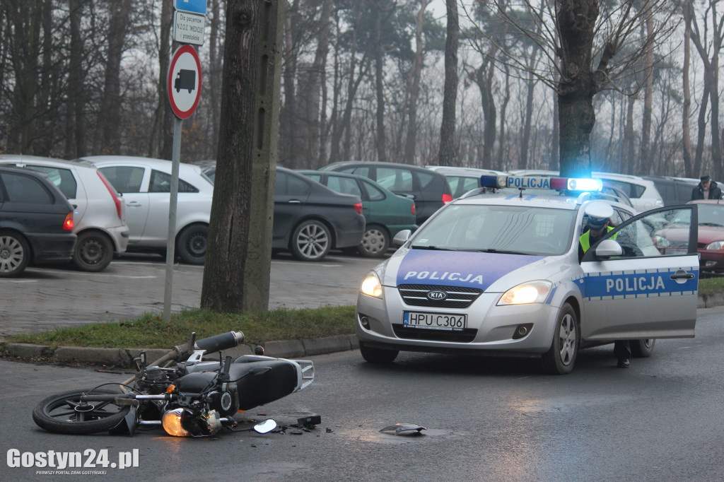 Zderzenie forda z motorowerem na ul. Starogostyńskiej