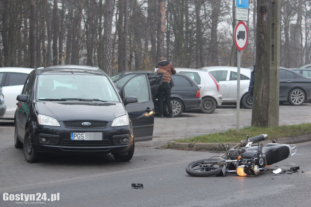 Zderzenie forda z motorowerem na ul. Starogostyńskiej