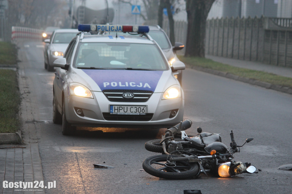 Zderzenie forda z motorowerem na ul. Starogostyńskiej
