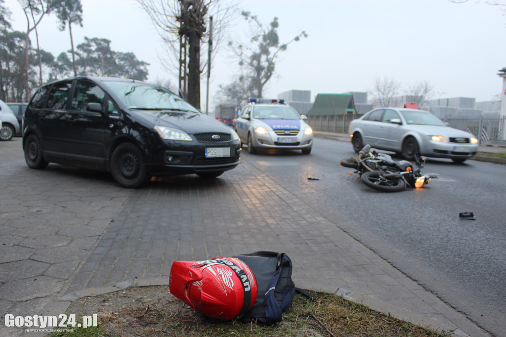 Zderzenie forda z motorowerem na ul. Starogostyńskiej