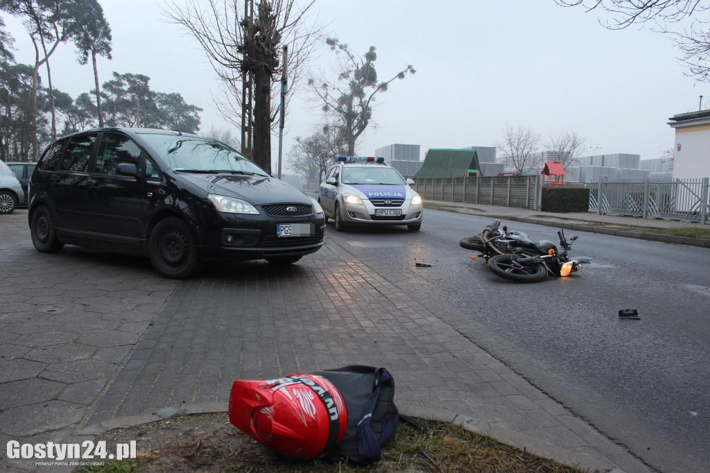 Zderzenie forda z motorowerem na ul. Starogostyńskiej